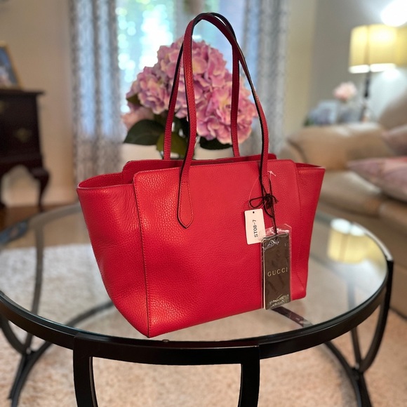 Gucci
Gucci Medium Calfskin Swing Tote - Picture 3 of 13